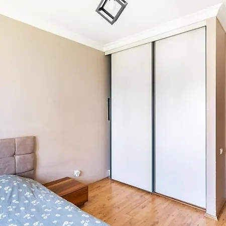 Full Furnished 4 Bedroom Whole