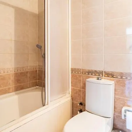 Full Furnished 4 Bedroom Whole *