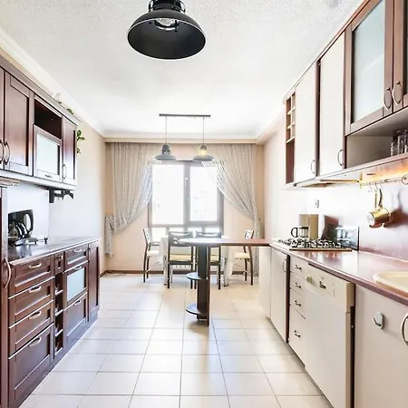 شقة Full Furnished 4 Bedroom Whole *
